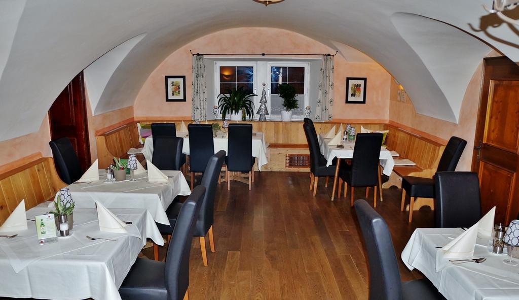 Gasthof Zur Strass ออยเกนดอร์ฟ ภายนอก รูปภาพ